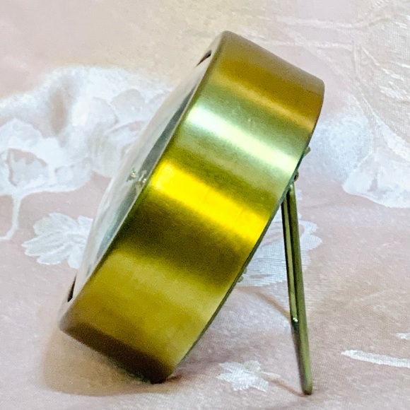 Modern Gold and Black Wall Clock with Minimalist Design - Picture 5 of 8